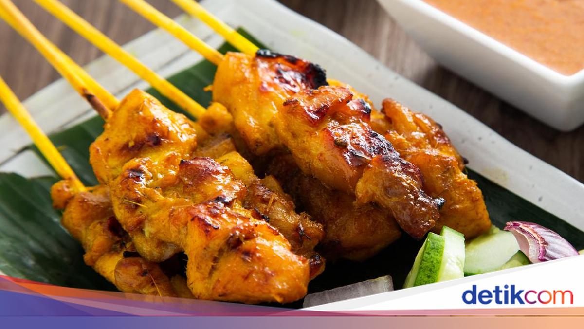 Sate Ayam Sumber Rizki 31: Rasa yang Menggigit Jiwa di Jalan H. Topo